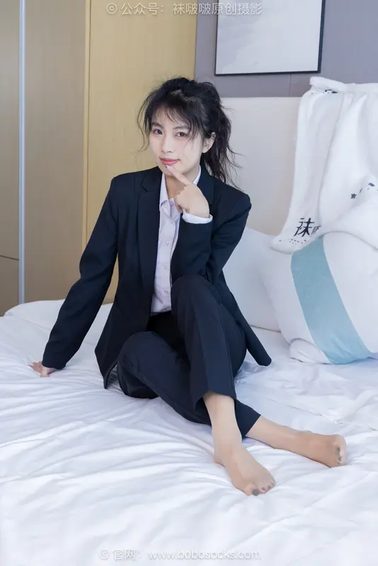 奶油-两双高跟鞋、薄肉丝（脚尖微加固款）、ol制服裤里丝、黑色美甲 （花絮版） - BoBoSocks袜啵啵